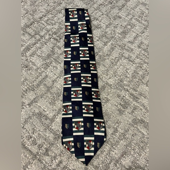 Oscar de la Renta Navy and Green Crested Men's Tie - 60” - Picture 5 of 7